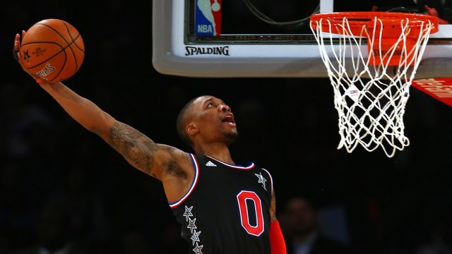 Russell Westbrook Hits His Head on Backboard Finishing Alley-Oop