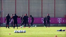 Thomas Müller imitates Cristiano Ronaldo during training session