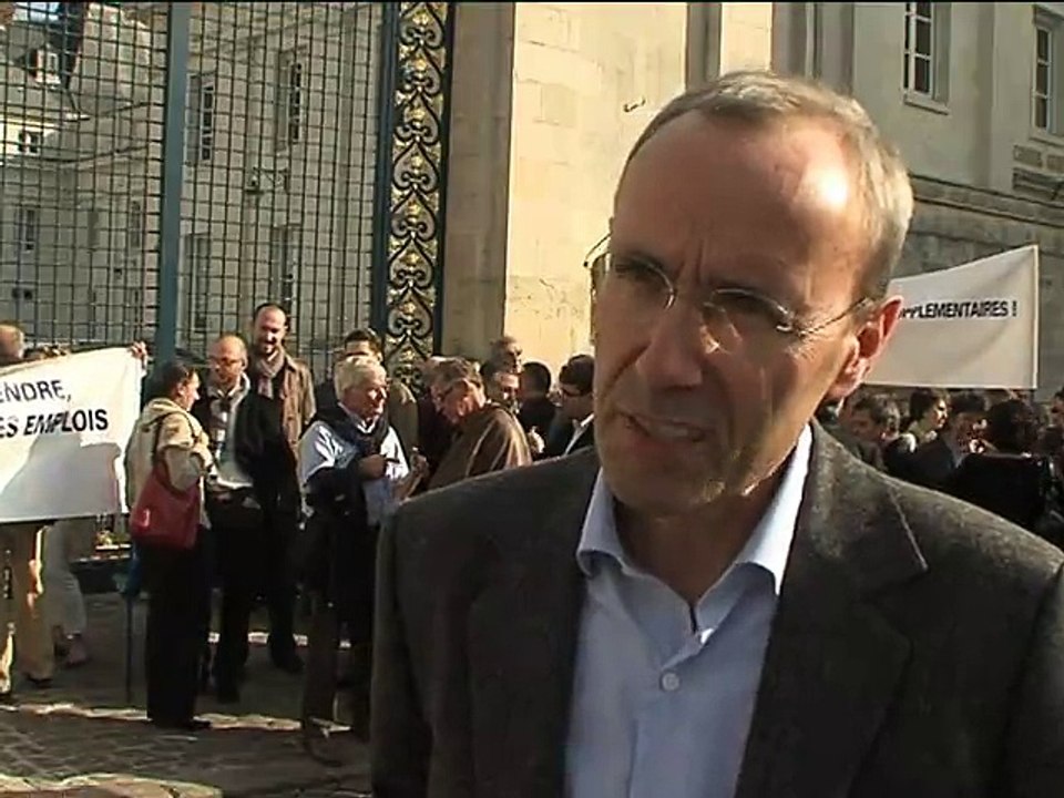 121024.JT.itv medef manif