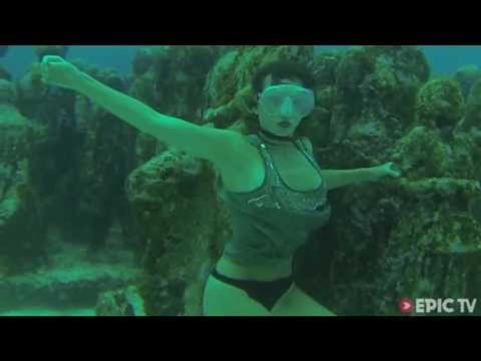Supermodel Dives With Underwater Zombies, Skydives, BASE Jumps, Wingsuit - Robertalicious, ep1