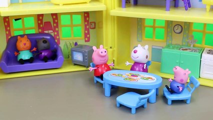 Peppa Pig Beach Holiday Vacation Candy Cat and George Pig SHARK ATTACK