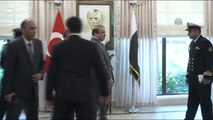 Davutoğlu, Pakistan Başbakanı Navaz Şerif ile Biraraya Geldi