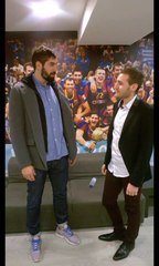 Rencontre Nikola Karabatic et Aurélien, le gagnant du jeu Mc David, au Palau de Barcelone.