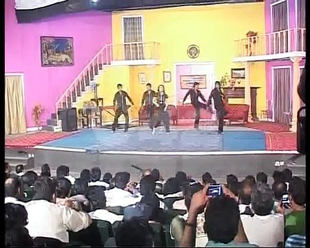 Actress Nargis Complains To Shebaz Shareef Against DCO Faisalabad Naseem Sadiq