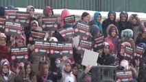 Özgecan'ın Öldürülmesi Türkçe, İngilizce ve Arapça Protesto Edildi