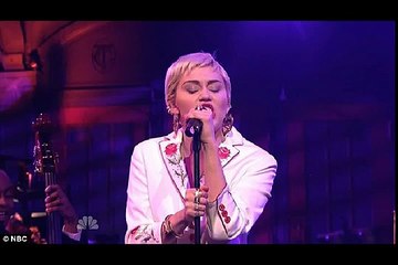 Miley Cyrus Sings Paul Simon’s ’50 Ways To Leave Your Lover’ On SNL 40th