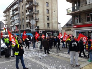 Les employés de la Chapelle-Darblay manifestent actuellement