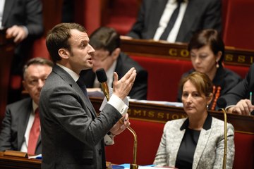 Macron dénonce "l'union de ceux qui ne veulent pas changer le pays"
