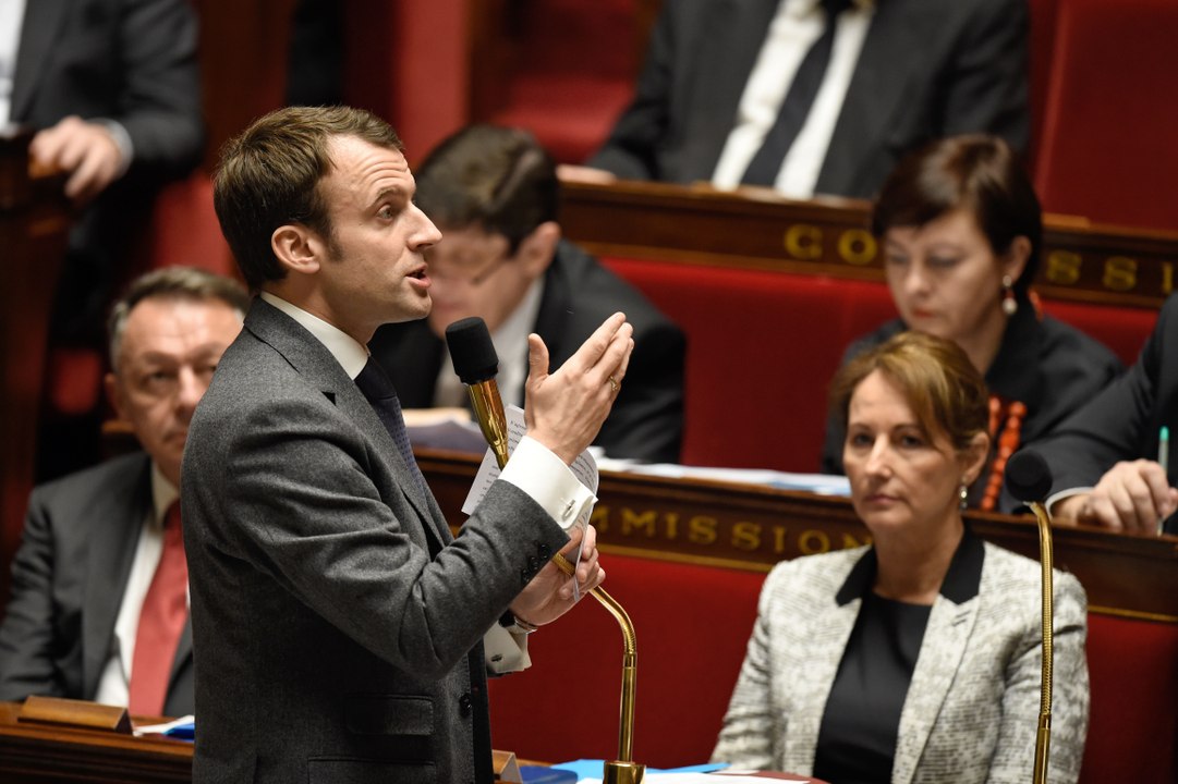 Macron dénonce "l'union de ceux qui ne veulent pas changer le pays"