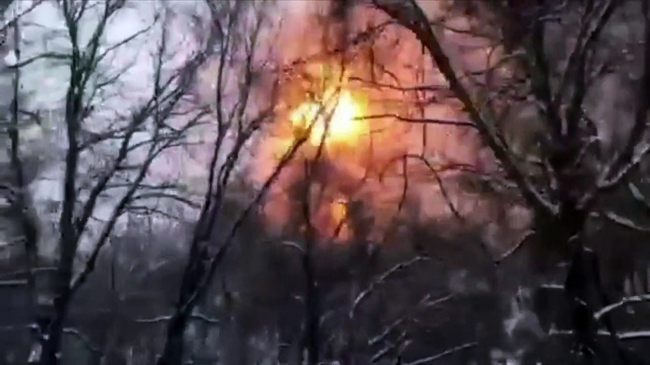 Trem de carga descarrila e pega fogo nos EUA