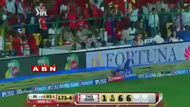 Yuvraj sparks IPL bidding war, goes to Daredevils for record Rs 16 crore (17 - 02 - 2015)