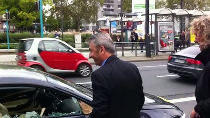 117# Il détruit sa BMW à 120 000 euros au salon de Francfort