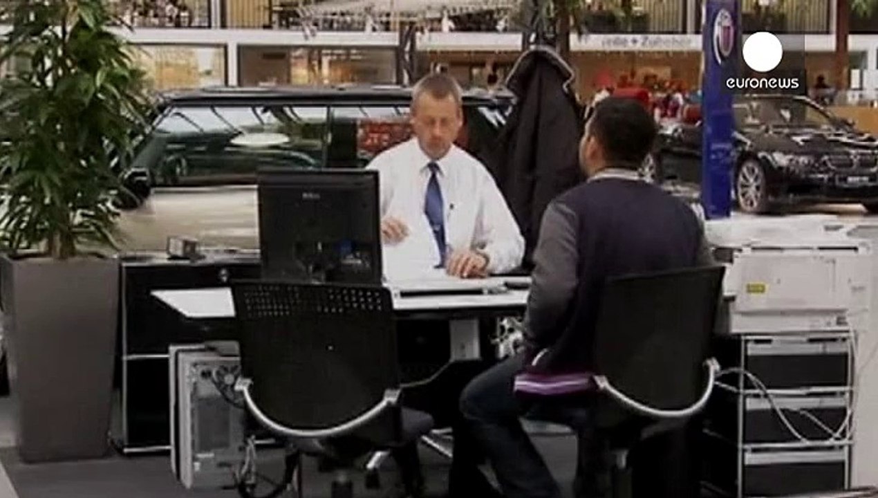 Sie kaufen wieder: Anti-Krisen-Demo bei Europas Autohändlern