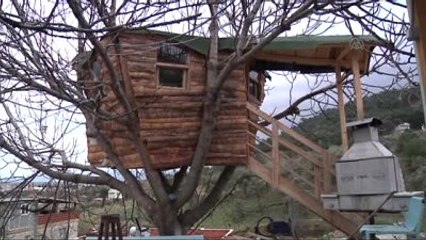 Torunu İçin Ağaç Ev Yaptı