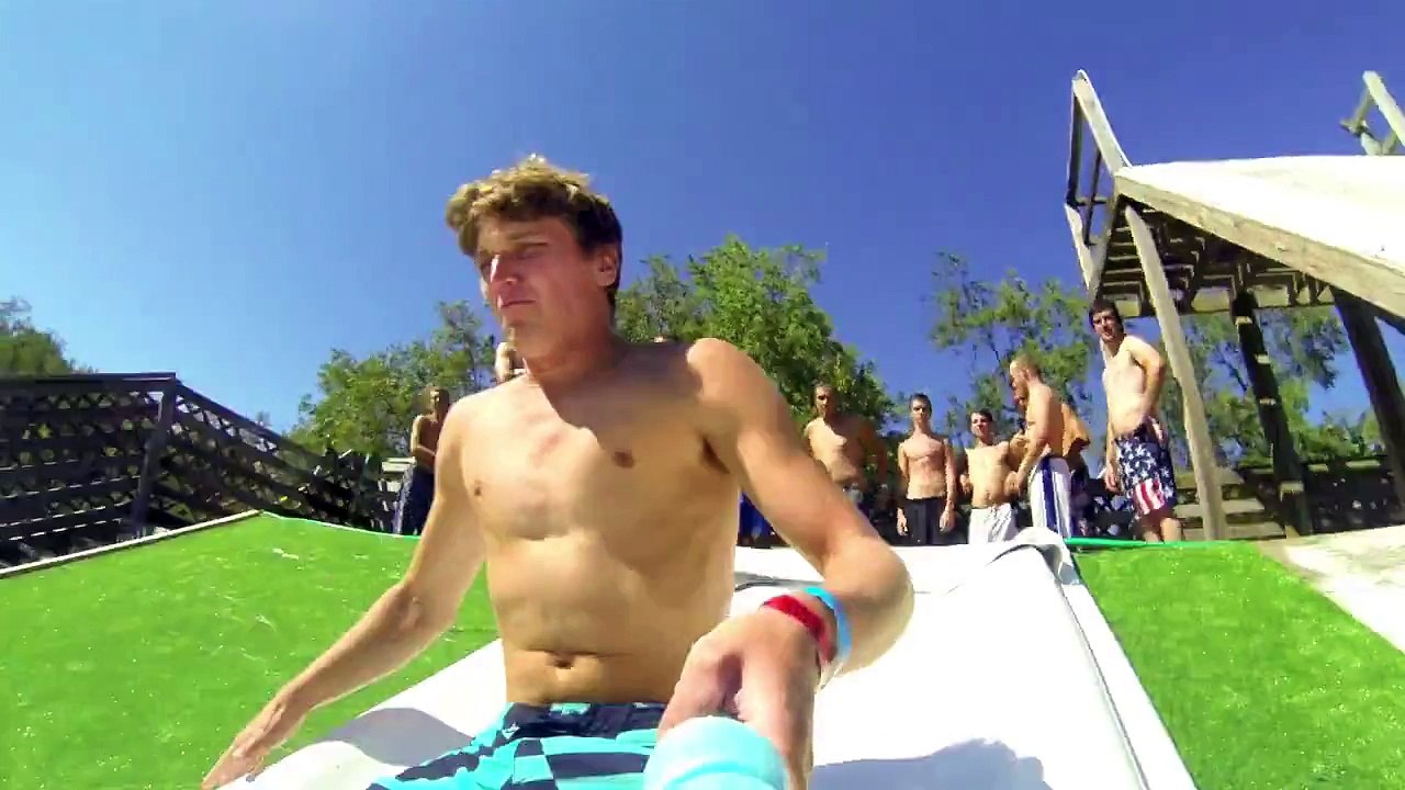 129# Slip N Fly Un énorme toboggan volant avec sa piscine