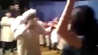 Pakistani H-O-T Funny baba Dancing Video 2015