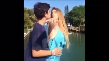 Funny Kiss MehnGi Parh Gai - Ye Tu LOL Ho Gayaa
