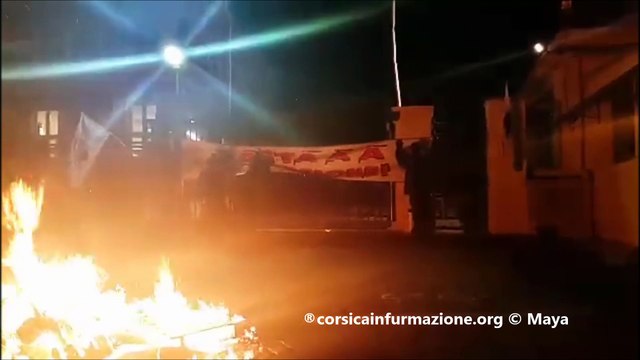 #Corse Deuxième soirée de rassemblement aux interpellés de Corsica Libera, l'ambiance se réchauffe