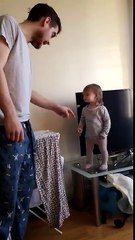 Baba ve minik kızının ilk ciddi tartışması