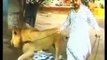 Pakistani Lion whisperer - Pet Lions, Waho