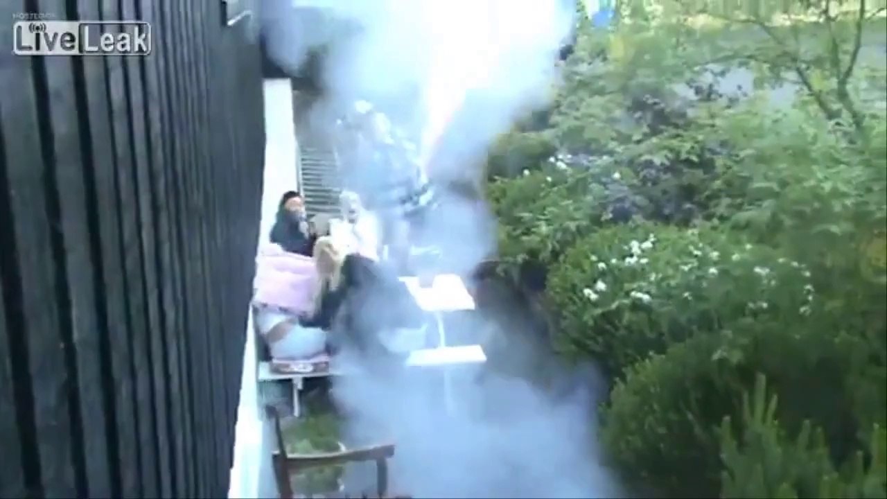 Quand Une Blonde Tire un Feu d'Artifice
