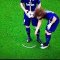 Champions League: David Luiz cambia el spray a su medida en PSG vs. Chelsea (VIDEO)