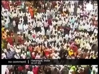 انڈیا میں جہالت کی انتہا ۔۔۔ نام نہاد مسلمان ایک  مزار کا کعبہ کی طرح طواف کر رہے ہیں ۔۔۔ا ستغفراللہ