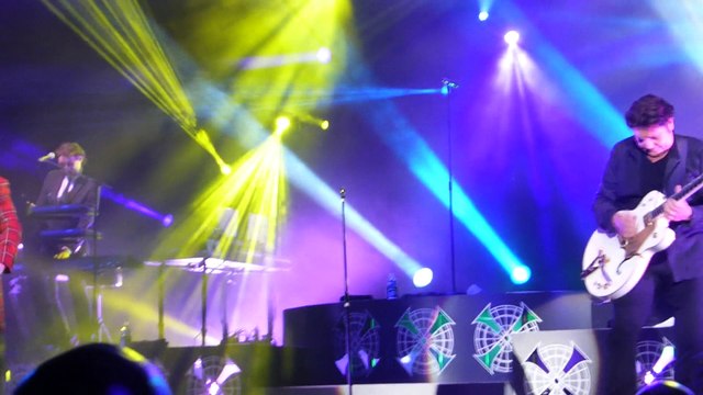 Simple Minds-Someone somewhere in summertime@rockhal 17 02 15