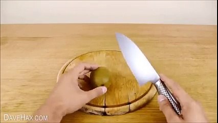 کیری اور آم کو چھیلنے کا آسان طریقہ ملاحظہ فرمائیے ۔۔۔