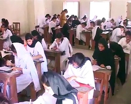 Watch How Girls Openly Cheating in Exams in a Larkana School