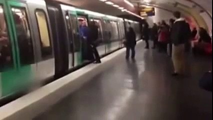 Le chant raciste des fans de Chelsea à l'encontre d'un passager noir dans le métro