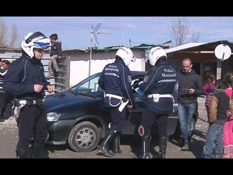 Napoli - Blitz in campo rom Scampia, rimossi allacci abusivi (17.02.15)