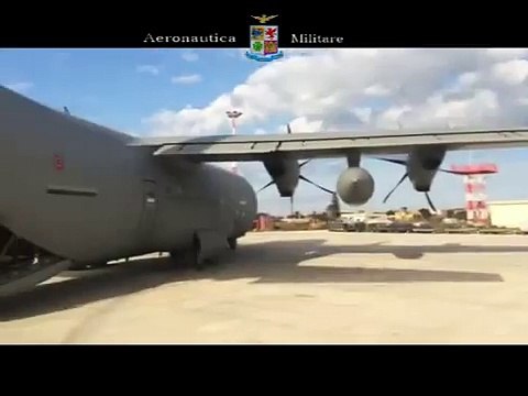 Lampedusa (AG) - Emergenza immigrati ponte aereo (17.02.15)