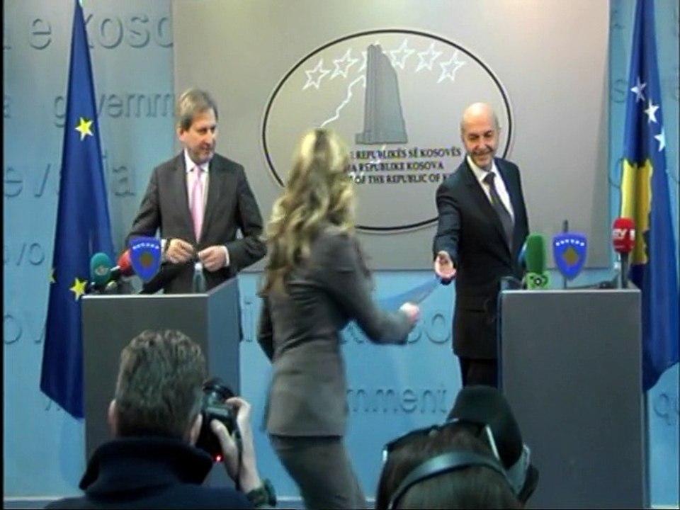 Konferenca e shtypit e kryeministrit Isa Mustafa dhe komisionarit të BE-së, Johannes Hahn