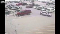 Il défonce 9 voitures en sortant du parking