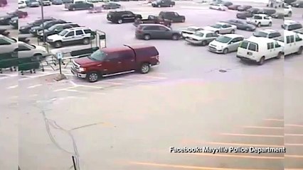 Sur un parking Un papi de 92 ans joue aux auto-tamponneuses