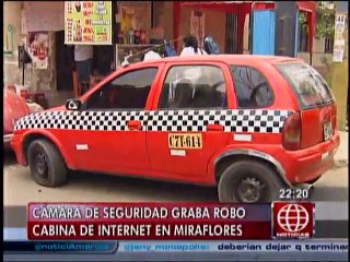 SJL: Taxista ebrio agarró a cabezazos a policía que lo intervino