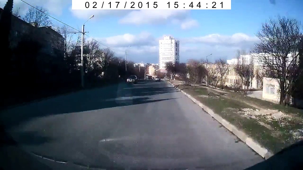 Гонщик на Ладе - ДТП в Севастополе 17.02.2015