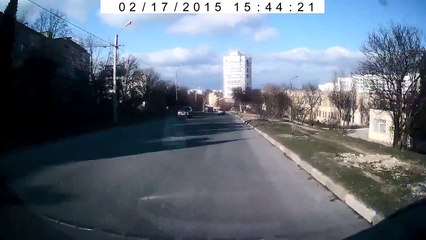 Гонщик на Ладе - ДТП в Севастополе 17.02.2015