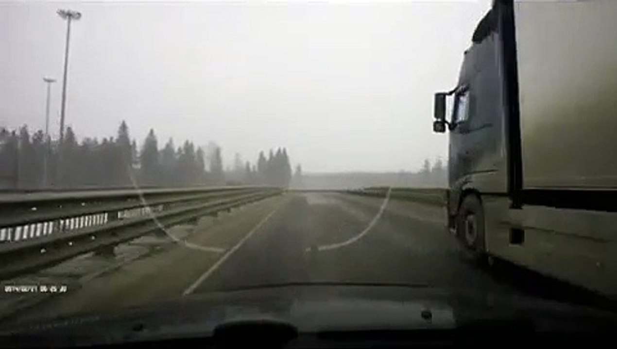 Не вписался в поворот - ДТП на трассе М11