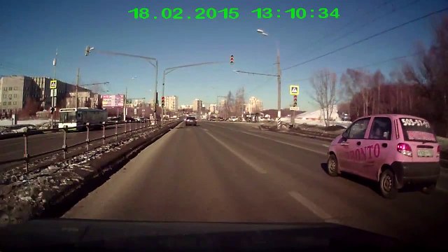 Чуть не сбил девушку