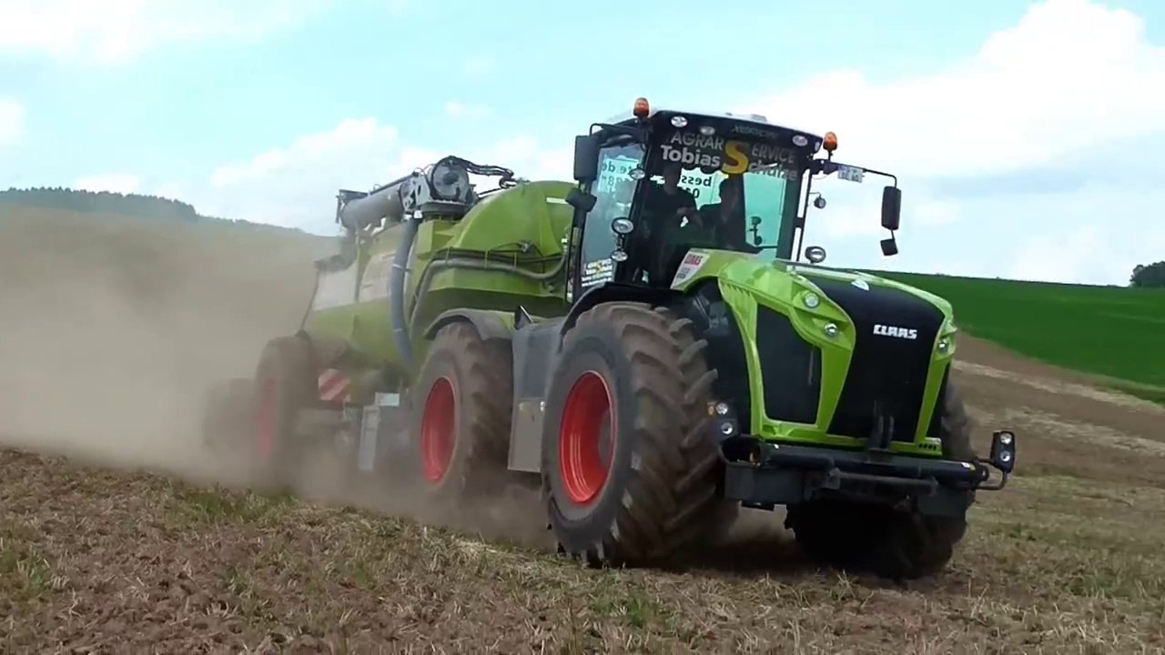 CLAAS XERION 4000 with  Kaweco Double Twin Shift