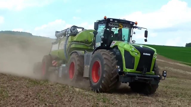 CLAAS XERION 4000 with Kaweco Double Twin Shift