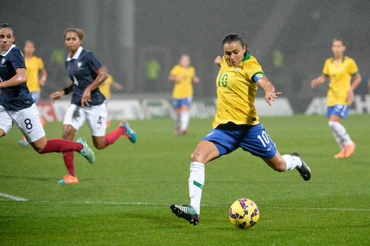 Futebol para Meninas ganha incentivo de jornalista