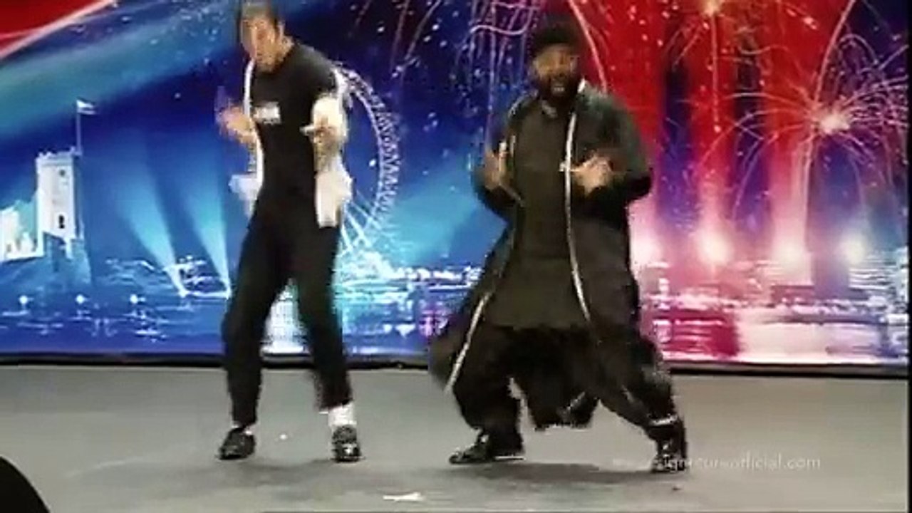 SIGNATURE - THE GREATEST MICHAEL JACKSON DANCE TRIBUTE OF ALL TIME