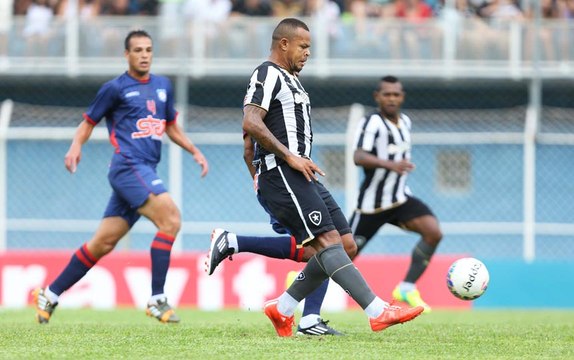 Ataque voando! Dupla brilha e Botafogo vence mais uma