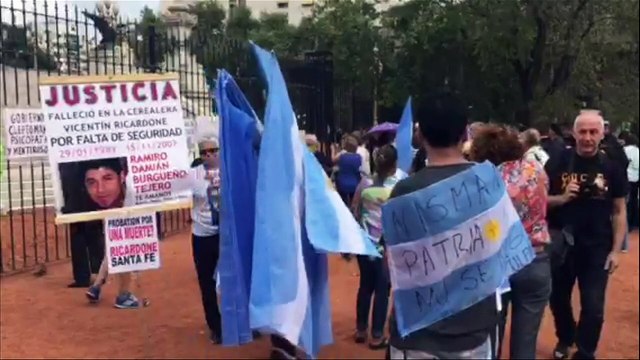 Passeata pede esclarecimento da morte de promotor argentino