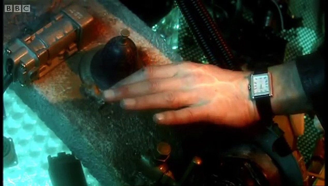 Ninth Doctor regenerates - Christopher Eccleston to David Tennant - Doctor Who - BBC