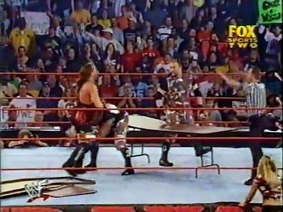 Raw 19.11.01 (1-2) (Raw After Survivor Series 2001)