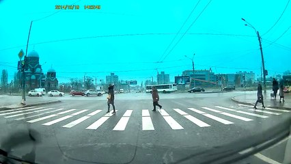 Жесткое столкновение на перекрестке